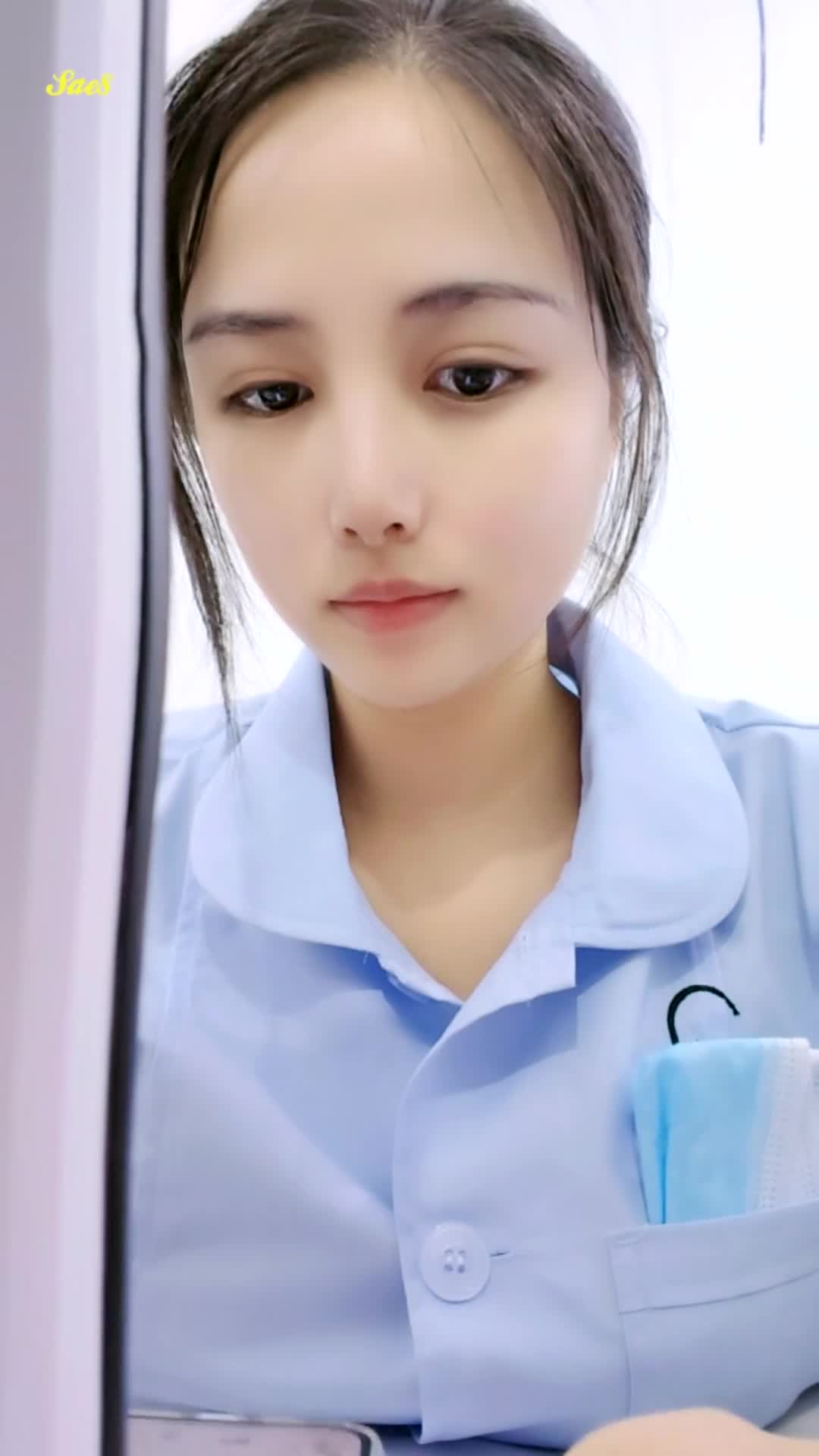 杭州城南社康中心极品巨乳小护士上班时间露奶3